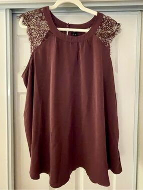 Torrid Sleeveless Lace Yoke Women's Top in Wine